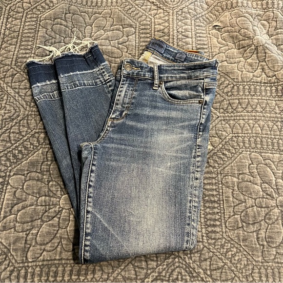Lucky Brand ORTA Premium Mid Rise Ava Legging Jeans Released Raw Hem 4/27 - Picture 9 of 14